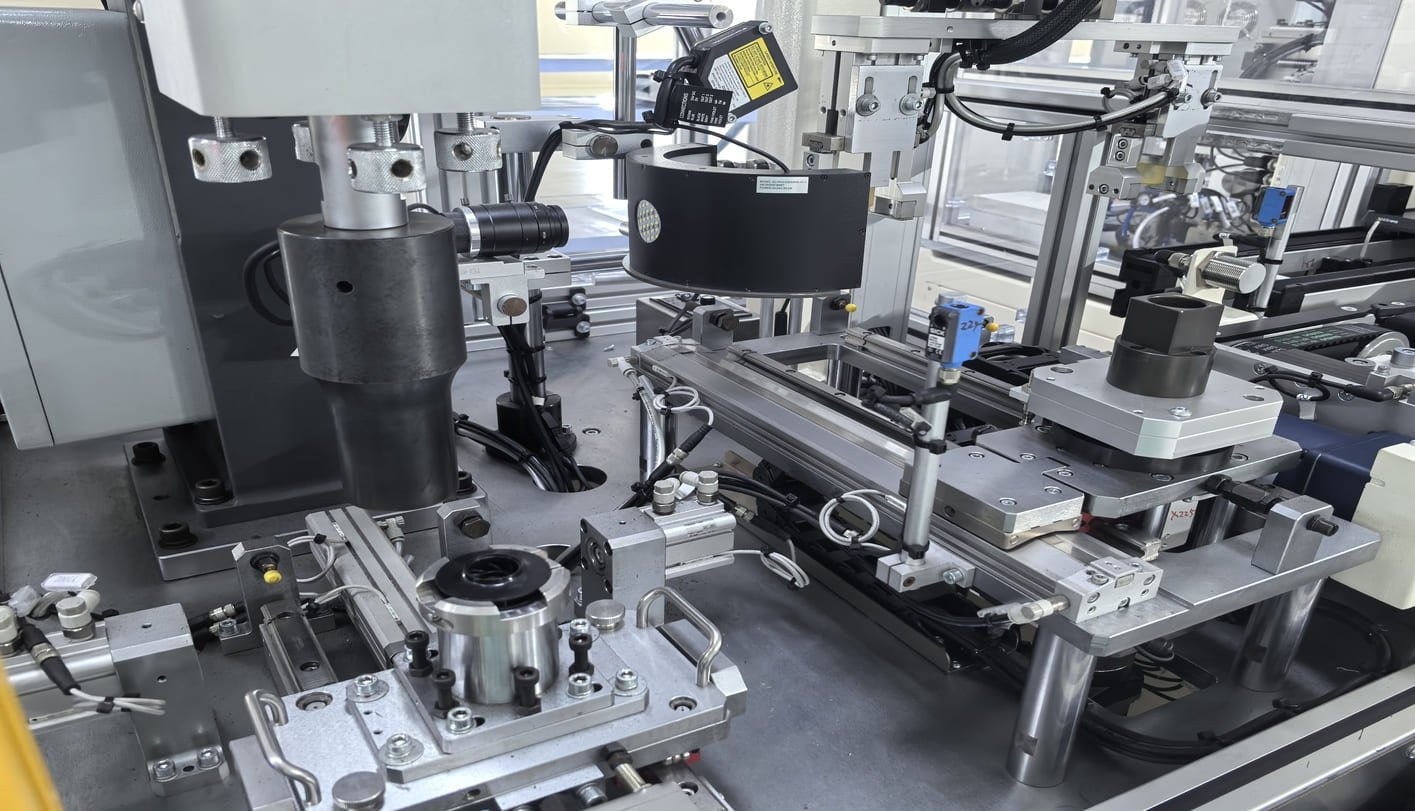 Ultrasonic semi auto plastic welder